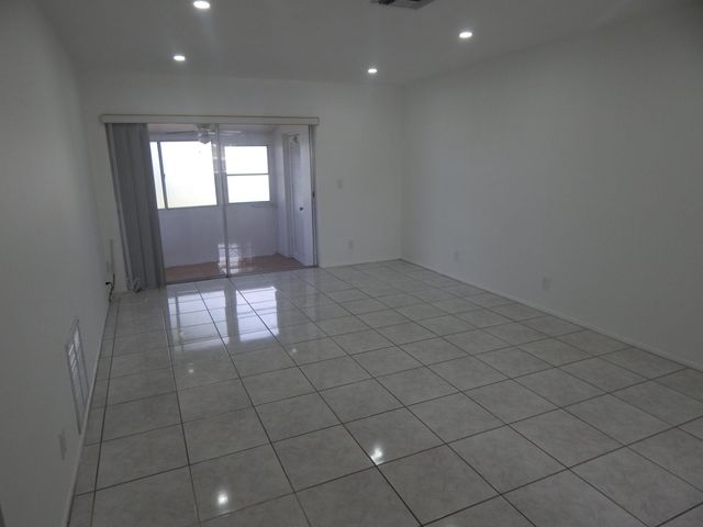 2930 E Ashley Dr Drive E B, West Palm Beach, FL 33415