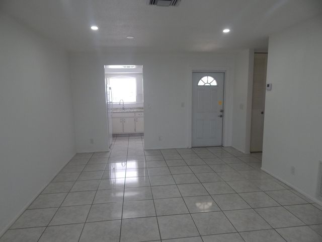 2930 E Ashley Dr Drive E B, West Palm Beach, FL 33415