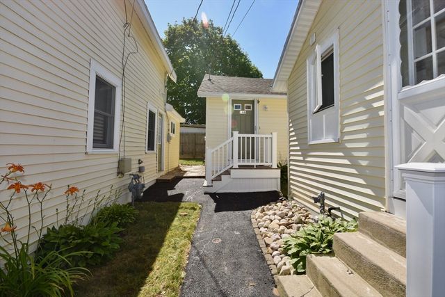 14 Longwood Ave, Wareham, MA 02558