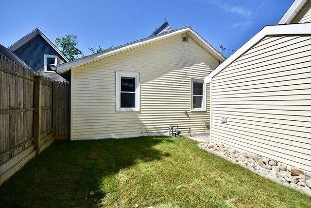14 Longwood Ave, Wareham, MA 02558