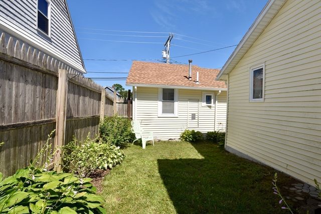 14 Longwood Ave, Wareham, MA 02558