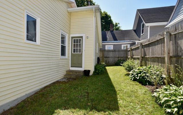 14 Longwood Ave, Wareham, MA 02558