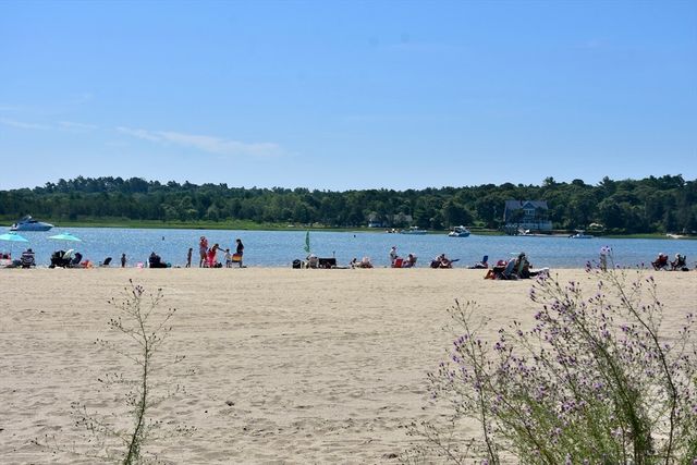 14 Longwood Ave, Wareham, MA 02558