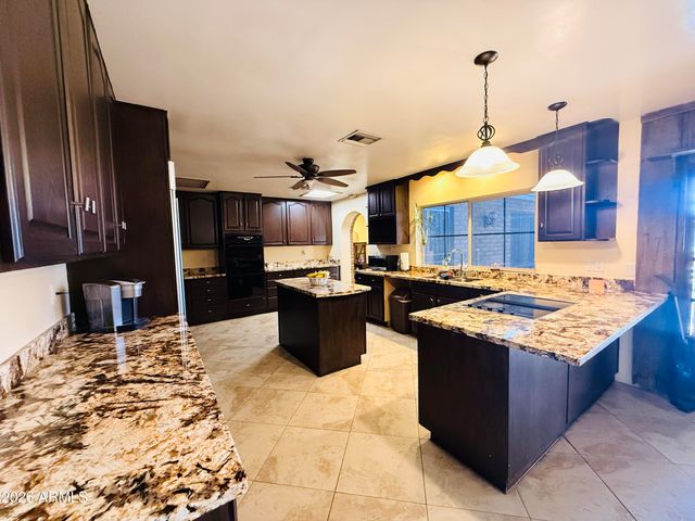 8705 W LILLIAN Lane S, Tolleson, AZ 85353