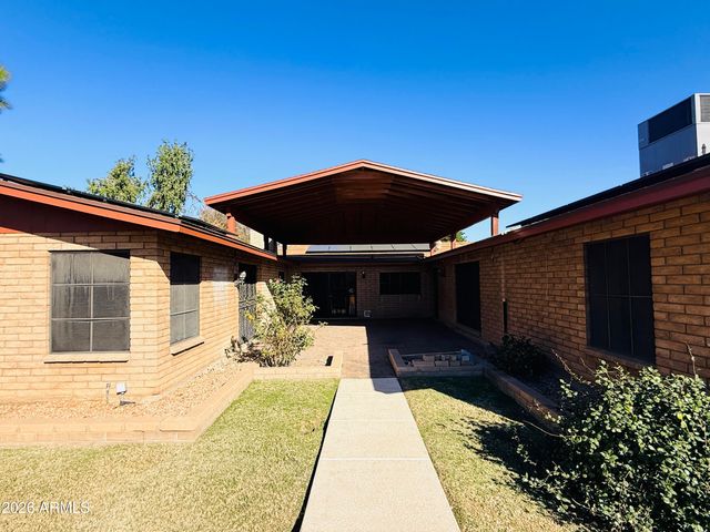 8705 W LILLIAN Lane S, Tolleson, AZ 85353