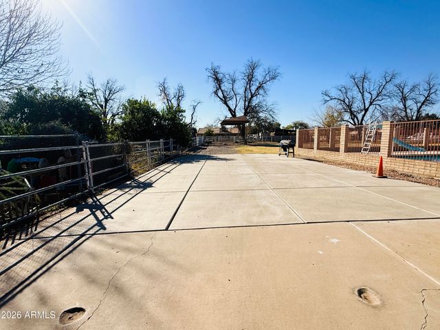 8705 W LILLIAN Lane S, Tolleson, AZ 85353