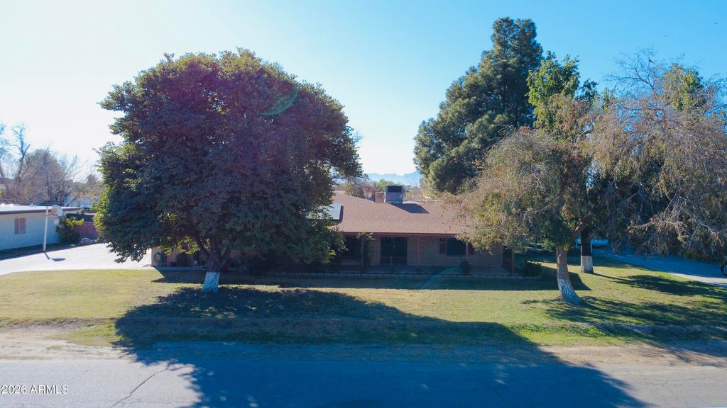8705 W LILLIAN Lane S, Tolleson, AZ 85353 — photo 2
