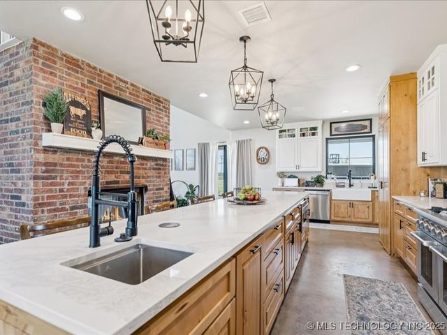 23960 E 710 Road, Wagoner, OK 74467