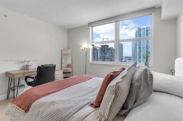 31 SE 5th St 2607, Miami, FL 33131