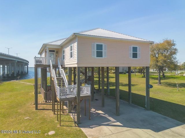 105 Sandy Hook Drive, Pass Christian, MS 39571