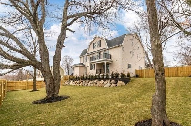 72 Holland St 72, Winchester, MA 01890
