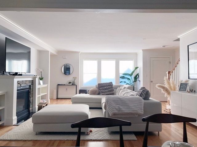 72 Holland St 72, Winchester, MA 01890