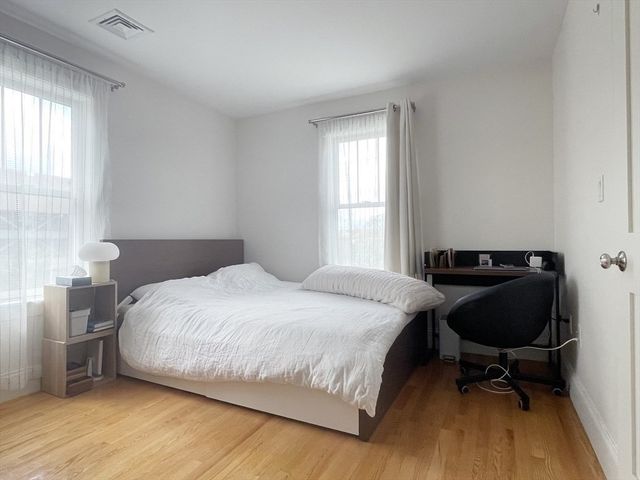 72 Holland St 72, Winchester, MA 01890