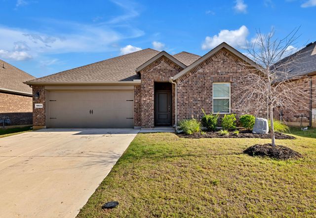 9813 Tinsley Street, Aubrey, TX 76227