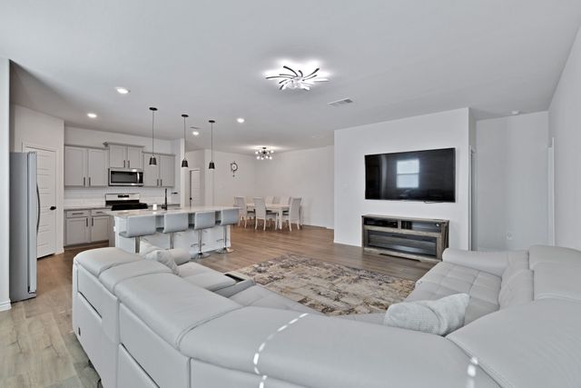 9813 Tinsley Street, Aubrey, TX 76227