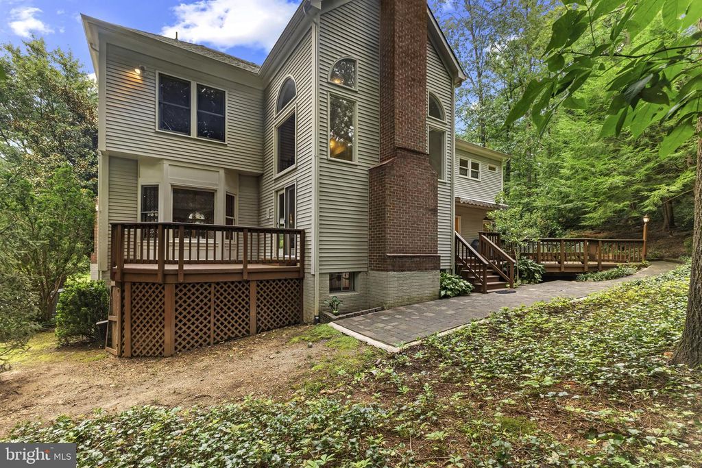 1201 ESSEX MANOR CT, Alexandria, VA 22308