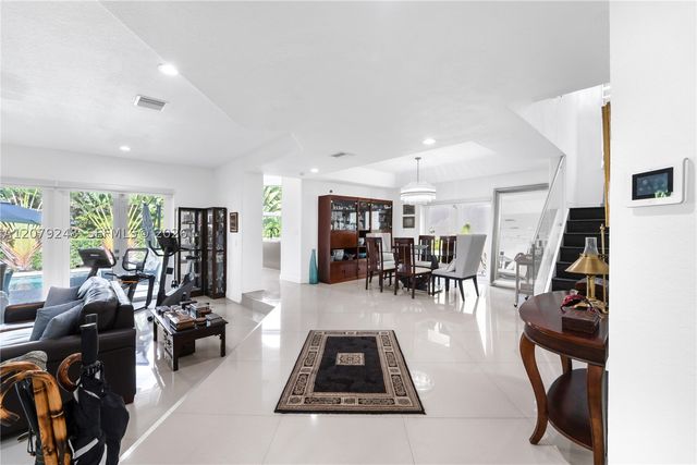 5348 NW 106th Ct, Doral, FL 33178