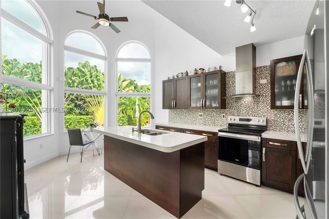 5348 NW 106th Ct, Doral, FL 33178