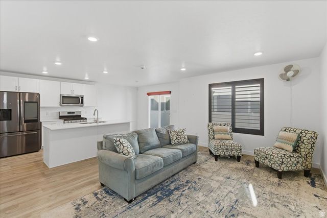 1034 E JACK DR, Saratoga Springs, UT 84045