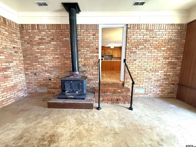 1011 N Main St., Winnsboro, TX 75494