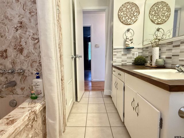 1011 N Main St., Winnsboro, TX 75494