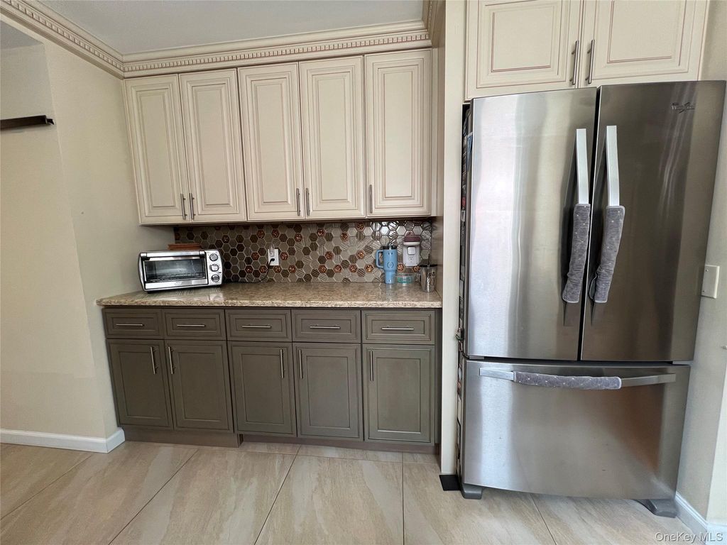 320 Maplegrove Avenue, Uniondale, NY 11553 — photo 4