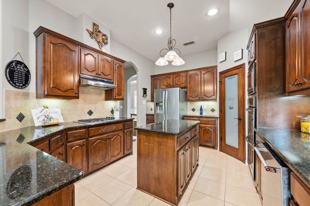 11712 Wolfcreek Lane, Fort Worth, TX 76244