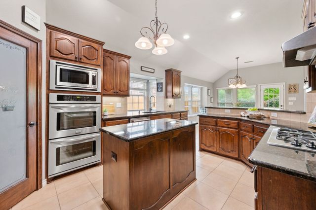 11712 Wolfcreek Lane, Fort Worth, TX 76244