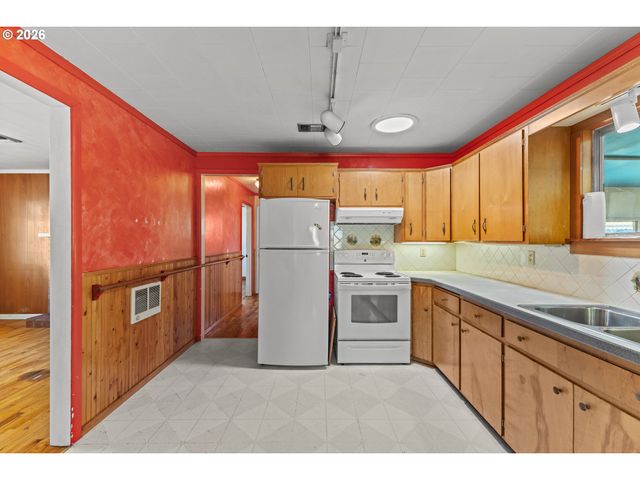 412 23RD St, Myrtle Point, OR 97458