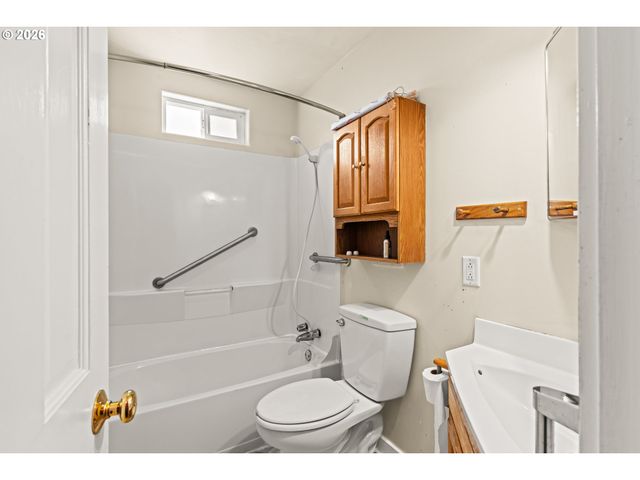 412 23RD St, Myrtle Point, OR 97458
