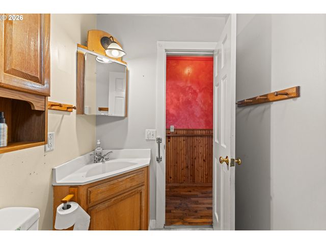 412 23RD St, Myrtle Point, OR 97458