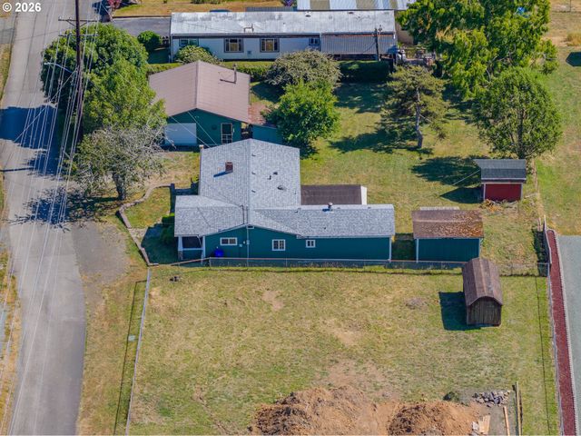 412 23RD St, Myrtle Point, OR 97458
