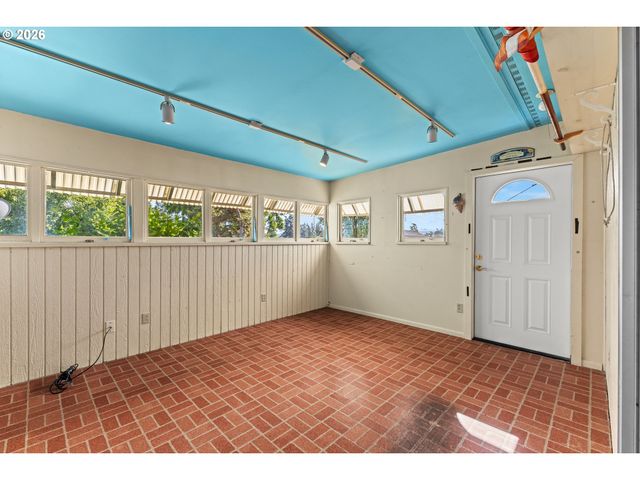 412 23RD St, Myrtle Point, OR 97458