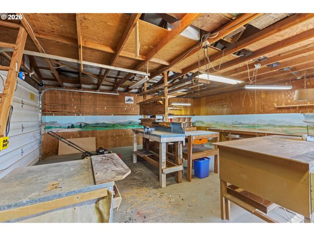 412 23RD St, Myrtle Point, OR 97458
