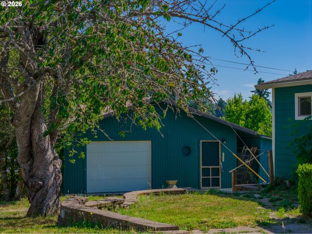 412 23RD St, Myrtle Point, OR 97458