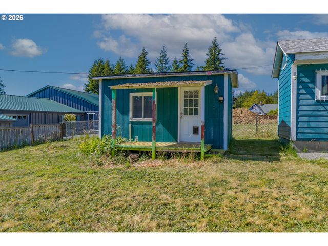 412 23RD St, Myrtle Point, OR 97458