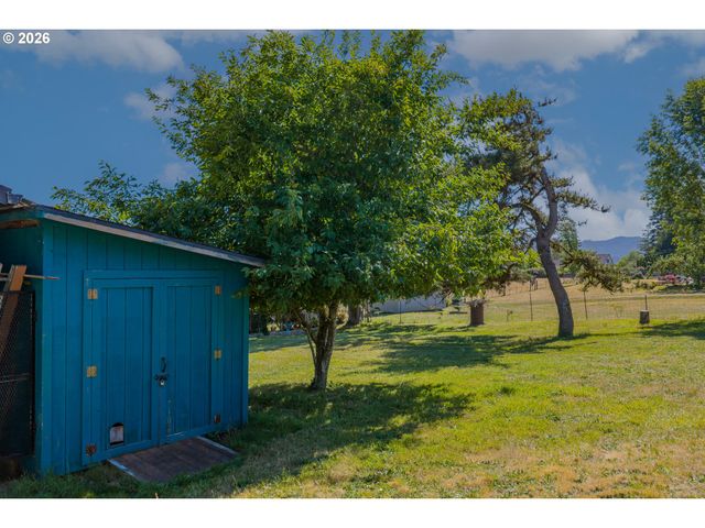412 23RD St, Myrtle Point, OR 97458