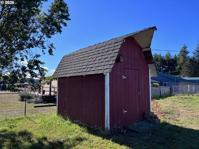412 23RD St, Myrtle Point, OR 97458