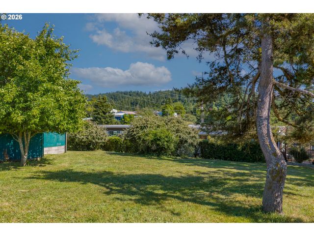 412 23RD St, Myrtle Point, OR 97458