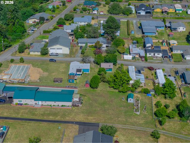 412 23RD St, Myrtle Point, OR 97458