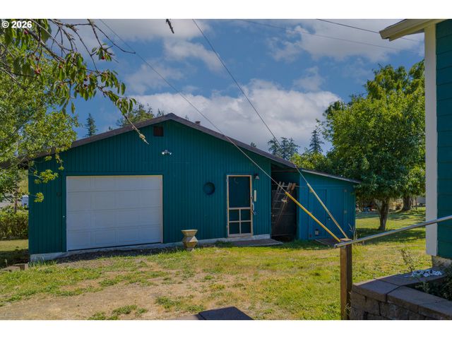 412 23RD St, Myrtle Point, OR 97458