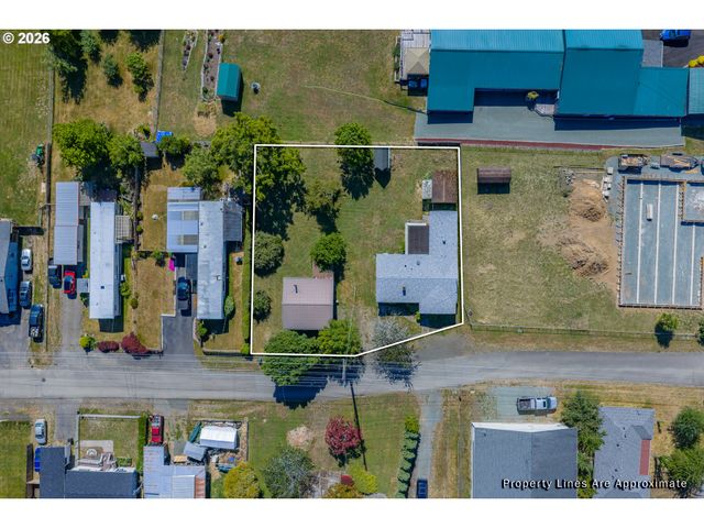 412 23RD St, Myrtle Point, OR 97458