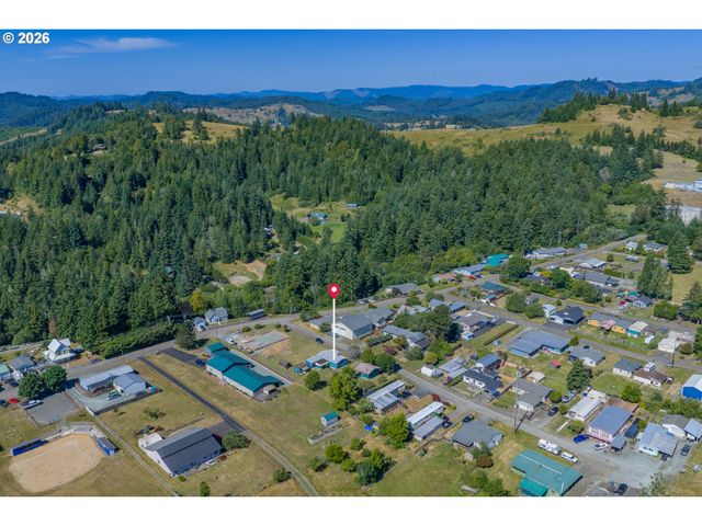 412 23RD St, Myrtle Point, OR 97458