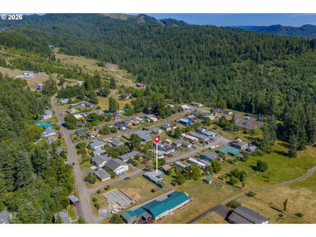 412 23RD St, Myrtle Point, OR 97458