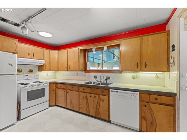 412 23RD St, Myrtle Point, OR 97458
