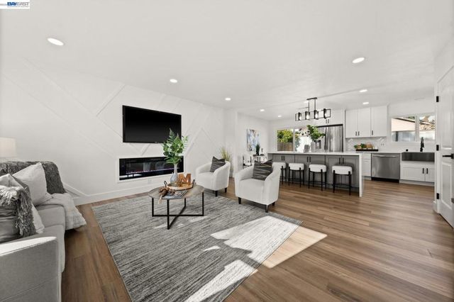 219 Omira Dr, San Jose, CA 95123