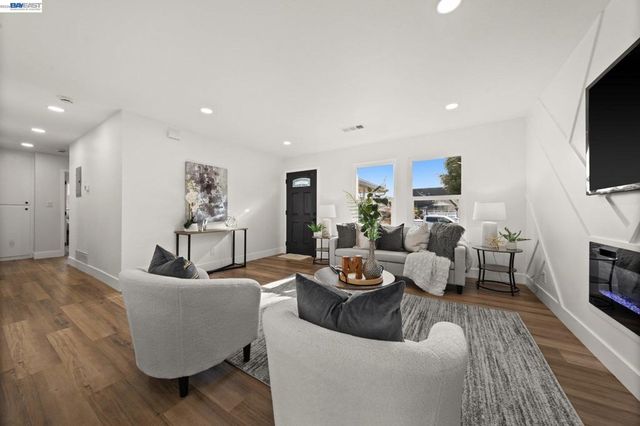 219 Omira Dr, San Jose, CA 95123