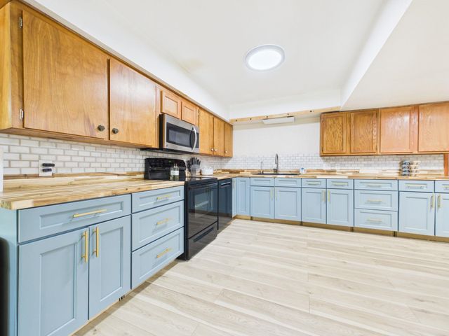 3451 E Craig St, Wichita, KS 67216