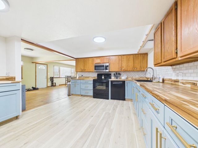 3451 E Craig St, Wichita, KS 67216