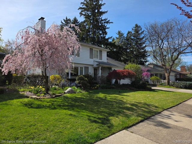 20114 Fairway Drive, Grosse Pointe Woods, MI 48236